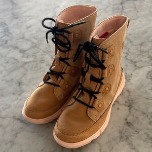 Sorel Explorer II Joan Boots, Size 6.5